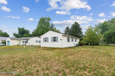 Welcome to this charming Canterbury model located in the - photo 5