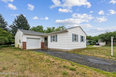 Welcome to this charming Canterbury model located in the - photo 8