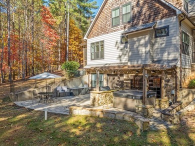 Stunning Craftsman Farmhouse in the Gated Community of Thirteen - photo 10