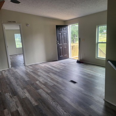 Welcome to this 1,900-square-foot mobile home situated on 5 - photo 2