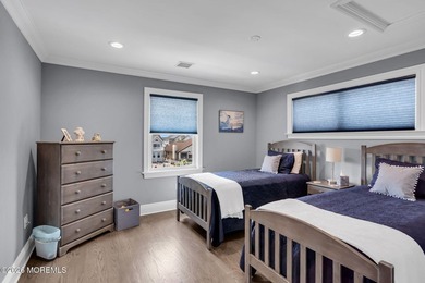 Welcome to this stunning 4-bedroom, 3 1/2-bath waterfront home - photo 17