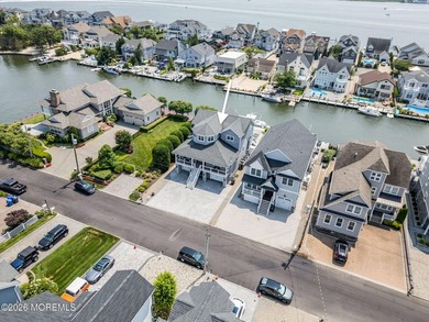 Welcome to this stunning 4-bedroom, 3 1/2-bath waterfront home - photo 21