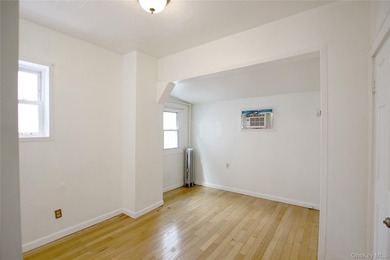 Detached 2 Family house located in the convenient area, within - photo 4