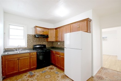 Detached 2 Family house located in the convenient area, within - photo 5
