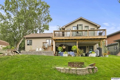 Enjoy lake living at its best with this updated 3-bedroom - photo 5