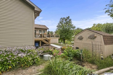 Enjoy lake living at its best with this updated 3-bedroom - photo 6