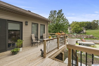 Enjoy lake living at its best with this updated 3-bedroom - photo 10