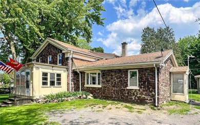 Rare opportunity to own a truly unique Rochester stone home that - photo 11