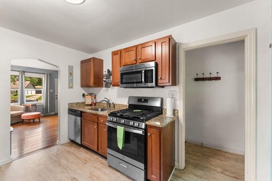 Charming brick ranch in the heart of Hobart! Updated kitchen - photo 11