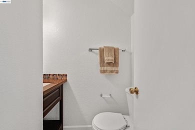 Welcome to this great end-unit townhome offering 2 bedrooms and - photo 16