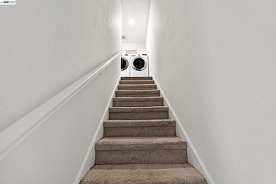 Welcome to this great end-unit townhome offering 2 bedrooms and - photo 17