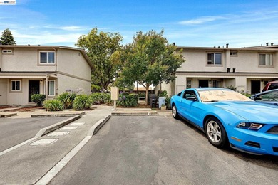 Welcome to this great end-unit townhome offering 2 bedrooms and - photo 29