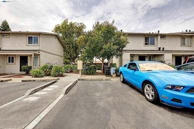 Welcome to this great end-unit townhome offering 2 bedrooms and - photo 30