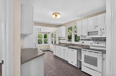 Welcome to 62 Shell Road, a beautifully maintained 2-bedroom - photo 4