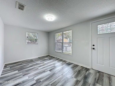 renovated and move-in ready, this 3-bedroom, 2-bath home offers - photo 4