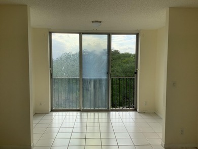 Spacious condo on PH 5th floor, corner unit., no neighbors above - photo 8