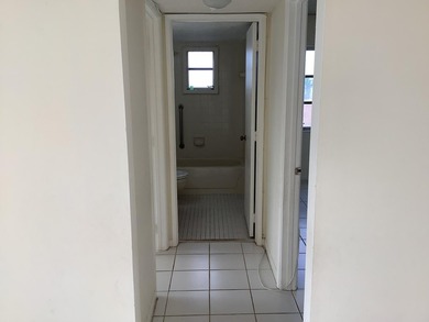 Spacious condo on PH 5th floor, corner unit., no neighbors above - photo 9