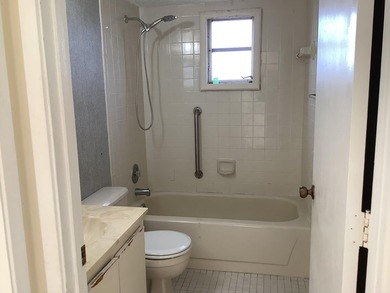 Spacious condo on PH 5th floor, corner unit., no neighbors above - photo 10