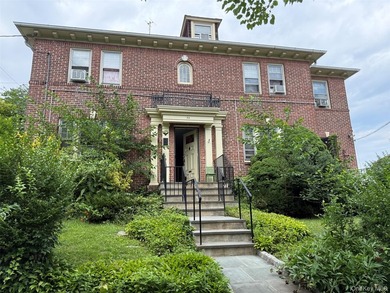 Beautiful Georgian Townhouse to be Sold AS IS. Has good 250 gal - photo 1