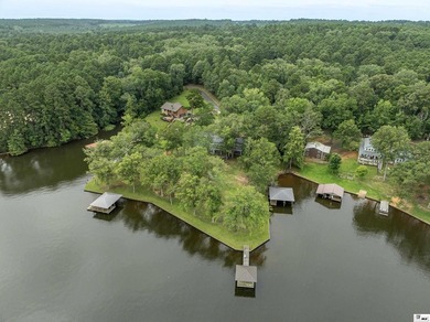 7-bedroom, 3.5-bath waterfront home is on one of the best lots - photo 2
