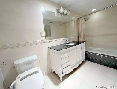 Luxury 2 bedroom and 2 bathroom condo apartment in the center of - photo 7