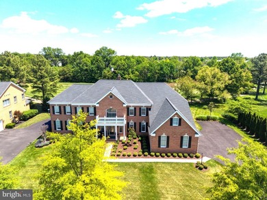 Set within the prestigious gated golf course community of - photo 2