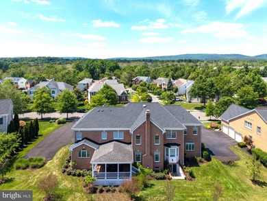 Set within the prestigious gated golf course community of - photo 3