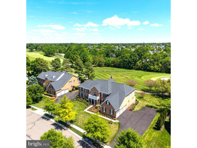 Set within the prestigious gated golf course community of - photo 9
