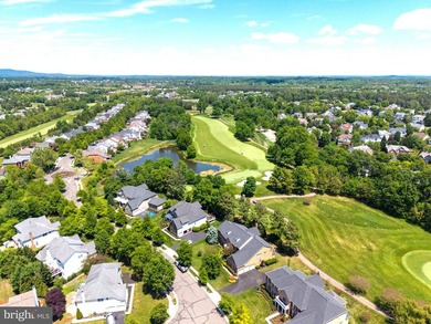 Set within the prestigious gated golf course community of - photo 10