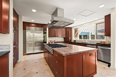 Welcome to this exceptional Kailua beachfront estate. This gated - photo 7