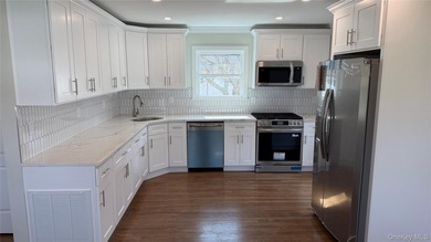 This thoughtfully updated Colonial in the heart of West Babylon - photo 4
