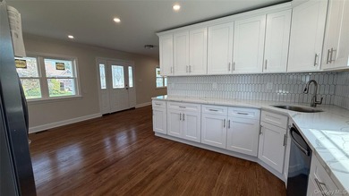 This thoughtfully updated Colonial in the heart of West Babylon - photo 7