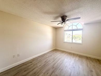 Move right into this beautifully updated 2-bedroom, 2-bathroom - photo 13