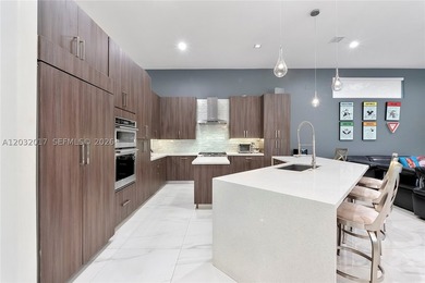 Experience luxury waterfront living in the highly sought-after - photo 17