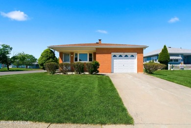 Welcome to this nicely maintained 2-bedroom, 2-bath Lakeview - photo 1