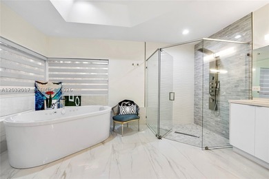 Experience luxury waterfront living in the highly sought-after - photo 24