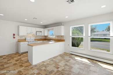 Welcome to this nicely maintained 2-bedroom, 2-bath Lakeview - photo 7