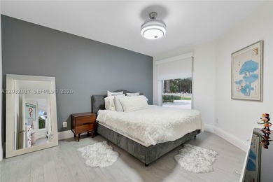 Experience luxury waterfront living in the highly sought-after - photo 28
