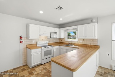 Welcome to this nicely maintained 2-bedroom, 2-bath Lakeview - photo 8