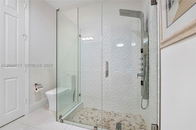Experience luxury waterfront living in the highly sought-after - photo 30