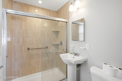 Welcome to this nicely maintained 2-bedroom, 2-bath Lakeview - photo 10