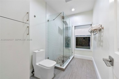 Experience luxury waterfront living in the highly sought-after - photo 34