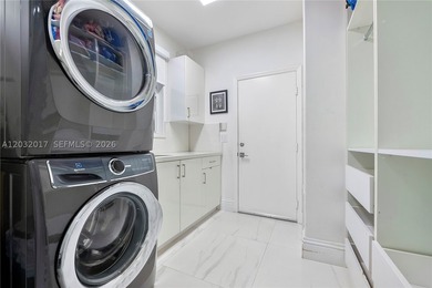 Experience luxury waterfront living in the highly sought-after - photo 37