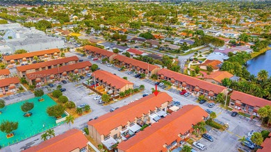 Well-located 1-bedroom, 1.5-bath condo in the highly desirable - photo 8