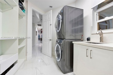 Experience luxury waterfront living in the highly sought-after - photo 38