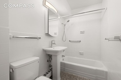 This sun-filled, oversized, high-floor one-bedroom residence in - photo 5