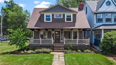 Charming Colonial situated in a prime Western Lakewood location - photo 1