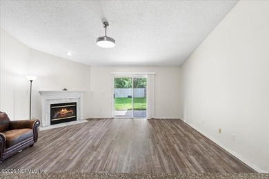 Welcome to this beautifully maintained 4-bedroom, 2-bath - photo 11