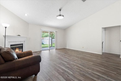 Welcome to this beautifully maintained 4-bedroom, 2-bath - photo 12