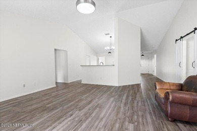 Welcome to this beautifully maintained 4-bedroom, 2-bath - photo 13
